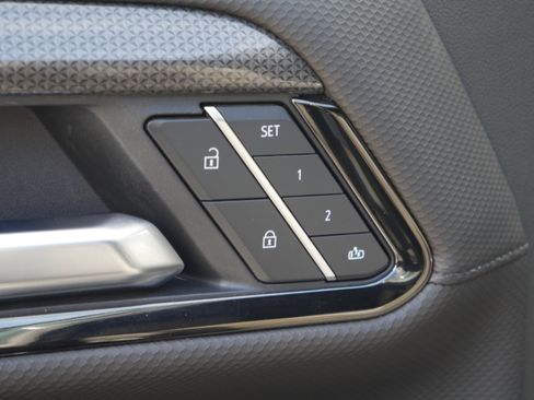 Used 2025 Chevrolet Silverado 2500 ZR2 w/ Technology Package image 41