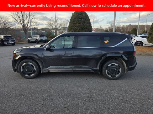 Used 2024 Kia EV9 Land image 2
