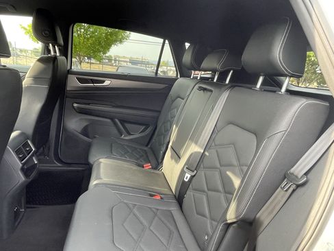 Used 2025 Volkswagen Atlas Cross Sport SE AWD/4WD image 15