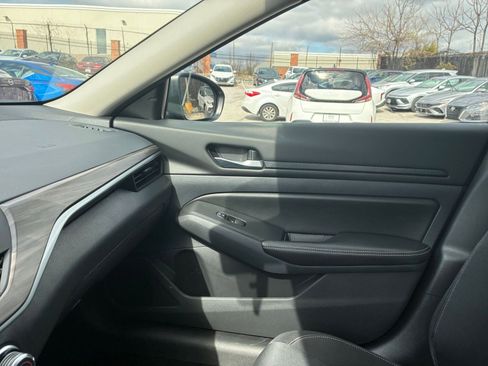 Used 2025 Nissan Altima 2.5 SV image 30