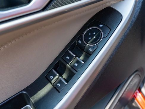 Used 2023 Ford Explorer XLT image 18