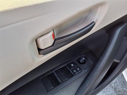 Used 2022 Toyota Corolla LE image 50