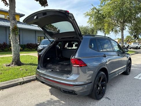 Used 2023 Volkswagen Tiguan SE R-Line FWD image 19