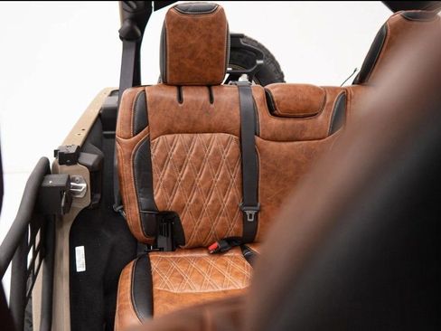 Used 2025 Jeep Wrangler Sport image 13