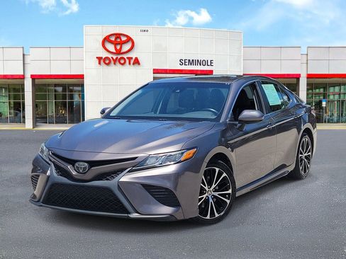 Used 2020 Toyota Camry SE FWD image 1
