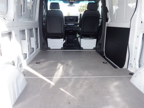 Used 2025 Mercedes-Benz Sprinter 2500 image 6