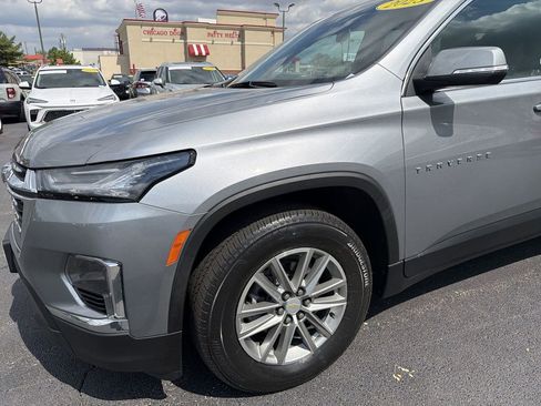 Used 2023 Chevrolet Traverse LT FWD image 16