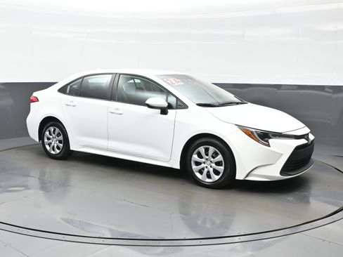 Used 2024 Toyota Corolla LE FWD image 8