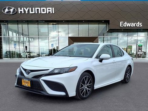 Used 2023 Toyota Camry SE image 1