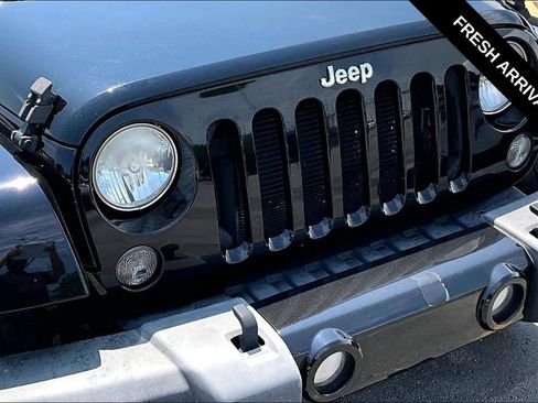 Used 2014 Jeep Wrangler Unlimited Sahara AWD/4WD image 29