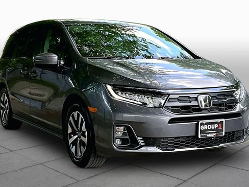 Certified 2026 Honda Odyssey EX-L image 3