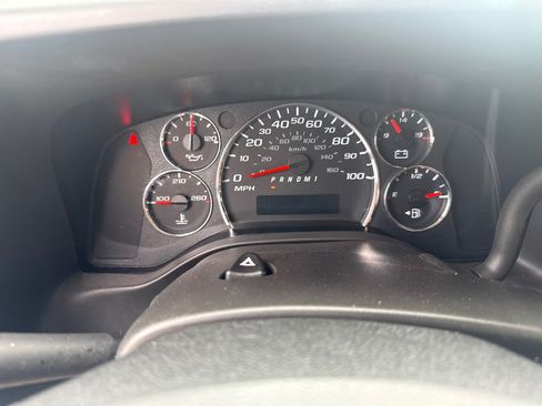 Used 2025 Chevrolet Express 2500 w/ Driver Convenience Package RWD image 20