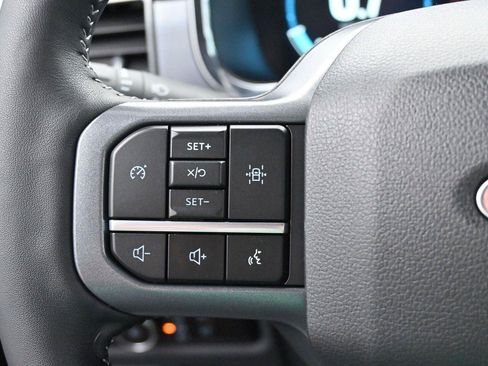 Used 2023 Ford F150 Lariat AWD/4WD image 17