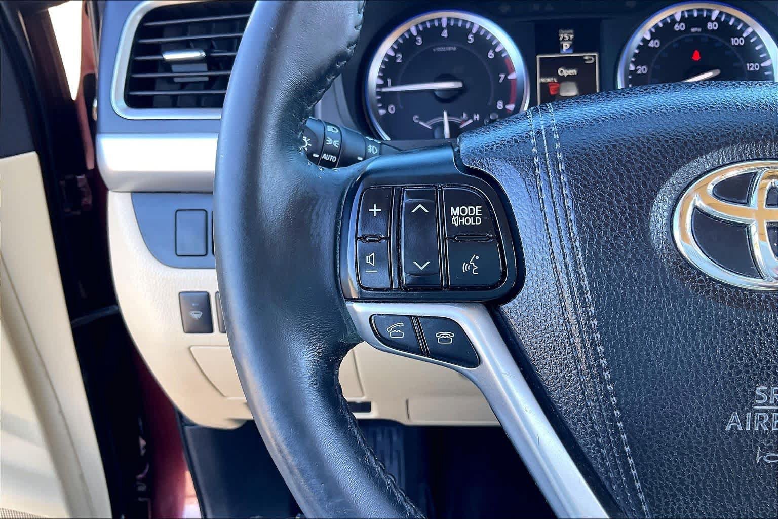 Used 2016 Toyota Highlander Limited FWD image 19