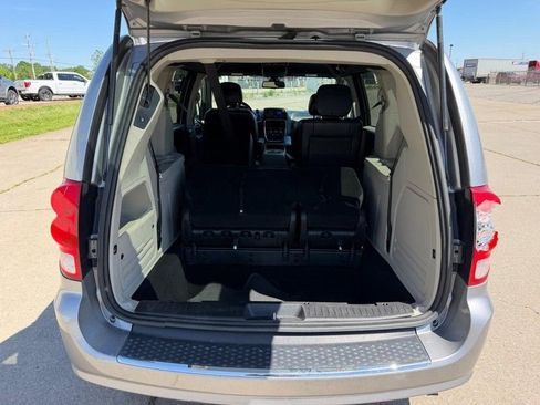 Used 2020 Dodge Grand Caravan SXT FWD image 5