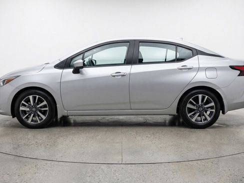 Used 2025 Nissan Versa SV image 5