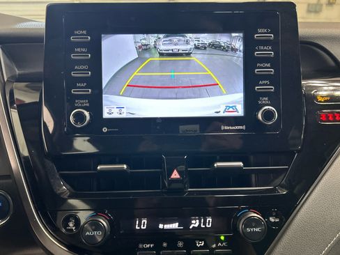 Used 2022 Toyota Camry SE w/ Convenience Package FWD image 5