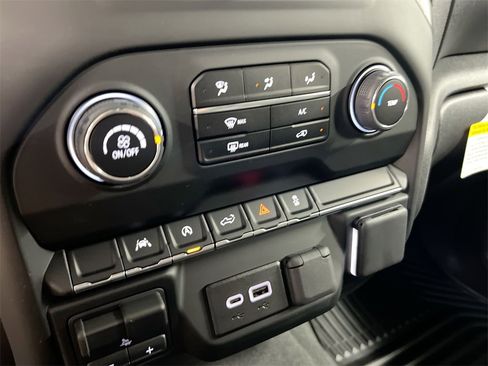 Used 2024 Chevrolet Silverado 1500 Custom image 15