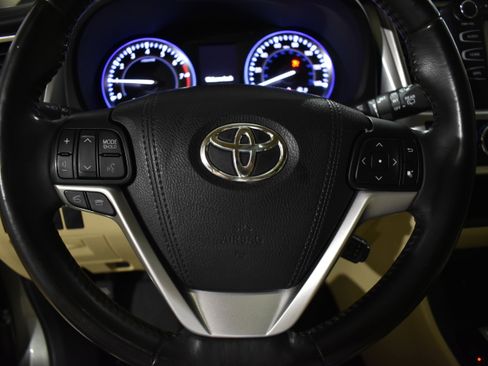 Used 2015 Toyota Highlander XLE image 16