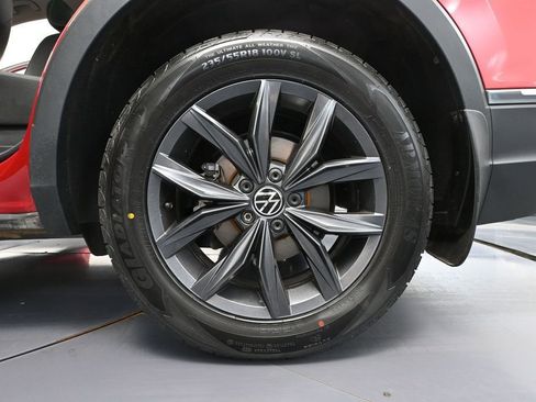 Used 2023 Volkswagen Tiguan SE AWD/4WD image 13