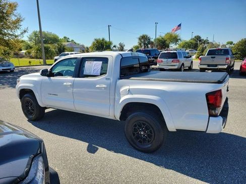Used 2022 Toyota Tacoma SR5 w/ Technology Package image 13
