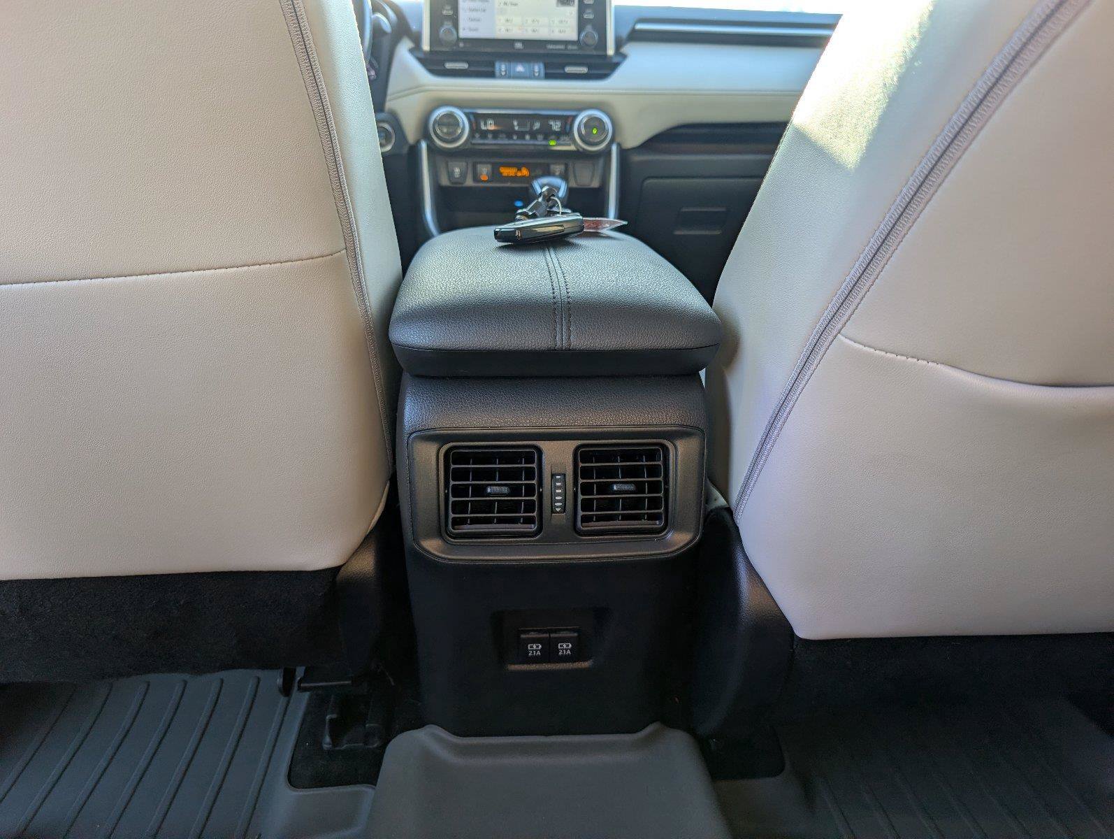 Used 2020 Toyota RAV4 Limited FWD image 34