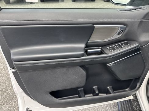 Used 2025 Ford Expedition Platinum AWD/4WD image 10