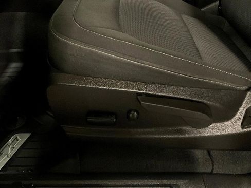 Used 2022 Chevrolet Colorado LT w/ LT Convenience Package image 16