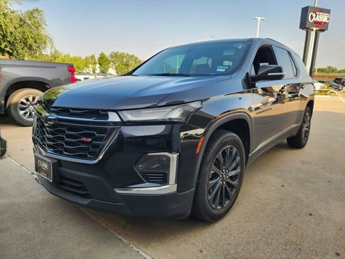 Used 2023 Chevrolet Traverse RS FWD image 3