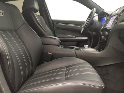 Used 2018 Chrysler 300 S RWD image 21