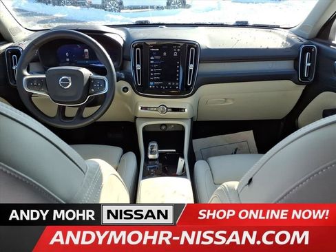 Used 2023 Volvo XC40 B5 Plus image 22