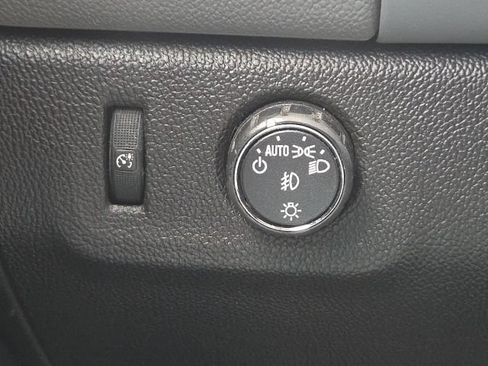 Used 2015 Chevrolet Colorado LT w/ Luxury Package RWD image 23