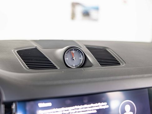 Used 2022 Porsche Cayenne S Platinum image 26