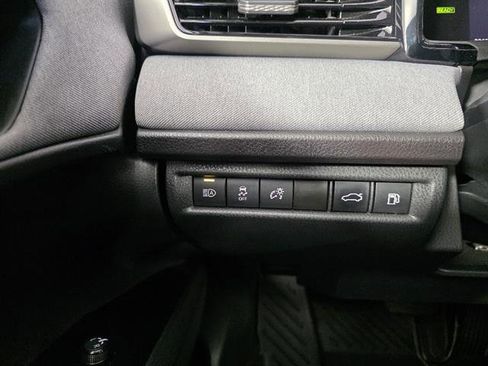 Used 2025 Toyota Camry LE w/ Convenience Package image 38