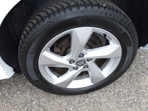 Used 2019 Audi Q3 2.0T Premium AWD/4WD image 33
