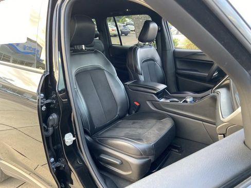 Used 2024 Jeep Grand Cherokee Altitude RWD image 16