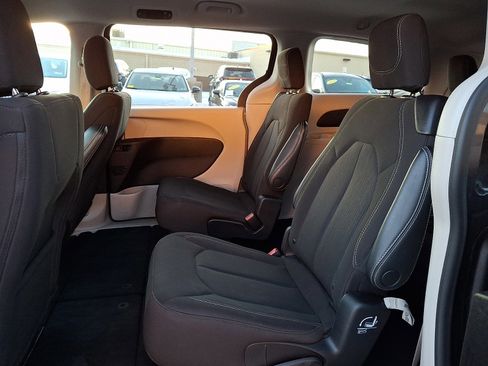 Used 2023 Chrysler Voyager LX image 11