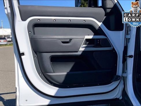 Used 2022 Land Rover Defender 110 S image 23