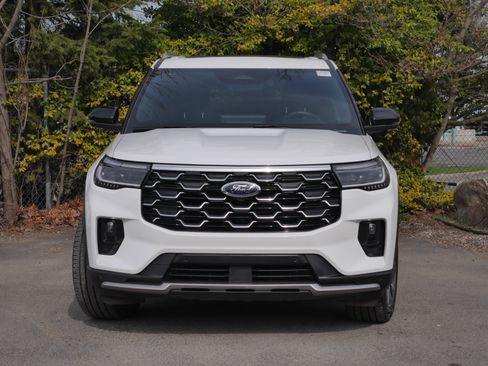 Certified 2025 Ford Explorer Platinum w/ Ultimate Package AWD/4WD image 9