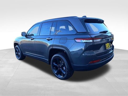 New 2025 Jeep Grand Cherokee Limited w/ Luxury Tech Group II AWD/4WD image 3