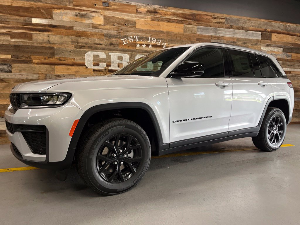 New 2026 Jeep Grand Cherokee Altitude AWD/4WD image 16