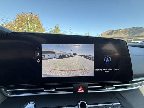 Used 2025 Hyundai Elantra SEL FWD image 21