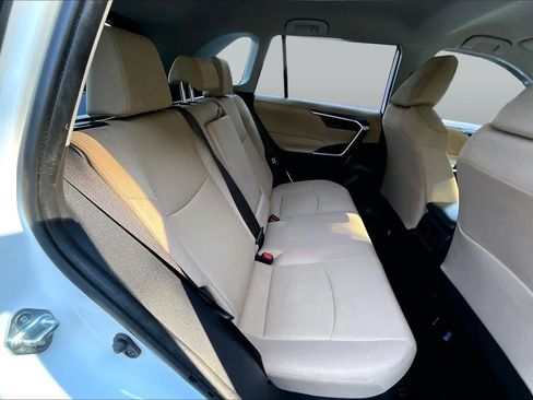 Used 2019 Toyota RAV4 LE w/ Carpet Mat Package AWD/4WD image 18