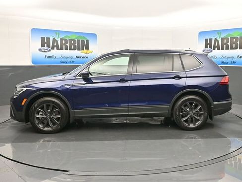 Used 2022 Volkswagen Tiguan SE image 2