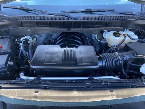 Used 2024 Chevrolet Suburban Premier image 32