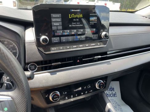Used 2024 Mitsubishi Outlander SE FWD image 8