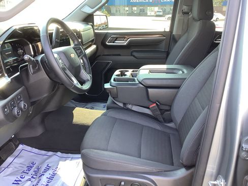 Used 2025 Chevrolet Silverado 1500 LT image 10