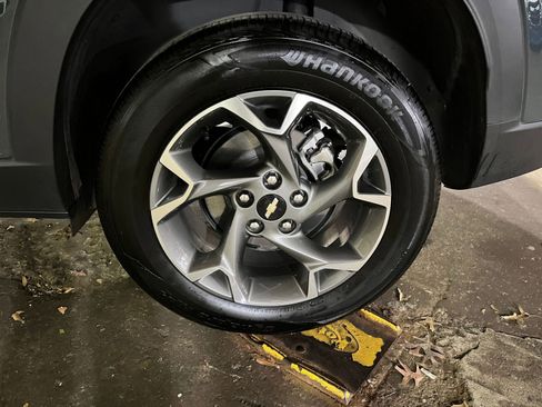 Used 2025 Chevrolet Trax LT image 29