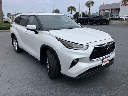 Used 2024 Toyota Highlander Limited AWD/4WD image 7