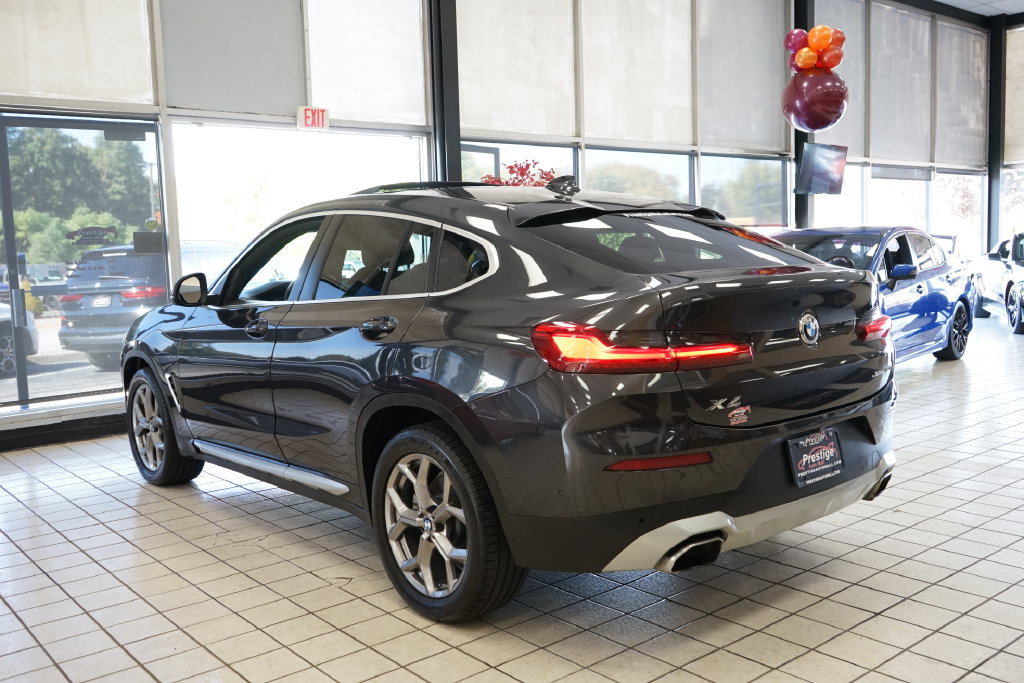 Used 2022 BMW X4 xDrive30i w/ Parking Assistance Package AWD/4WD image 4